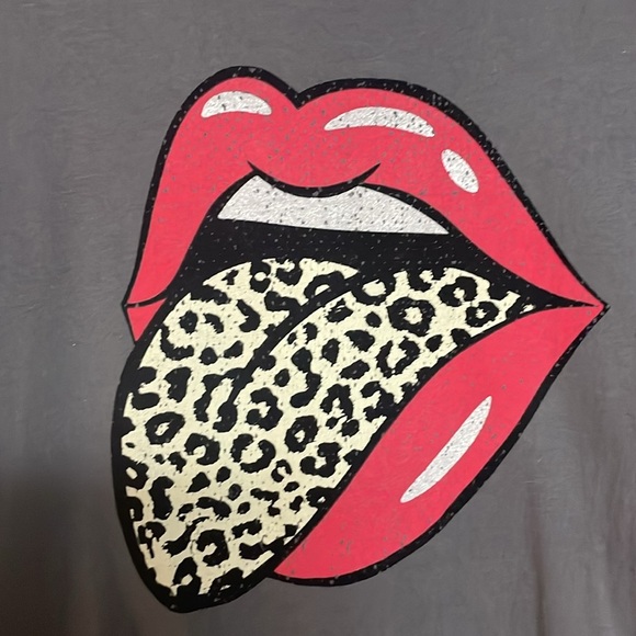 Size Large Rolling Stones Graphic Band Tee with Red Lips and Leopard Tongue - Picture 2 of 5